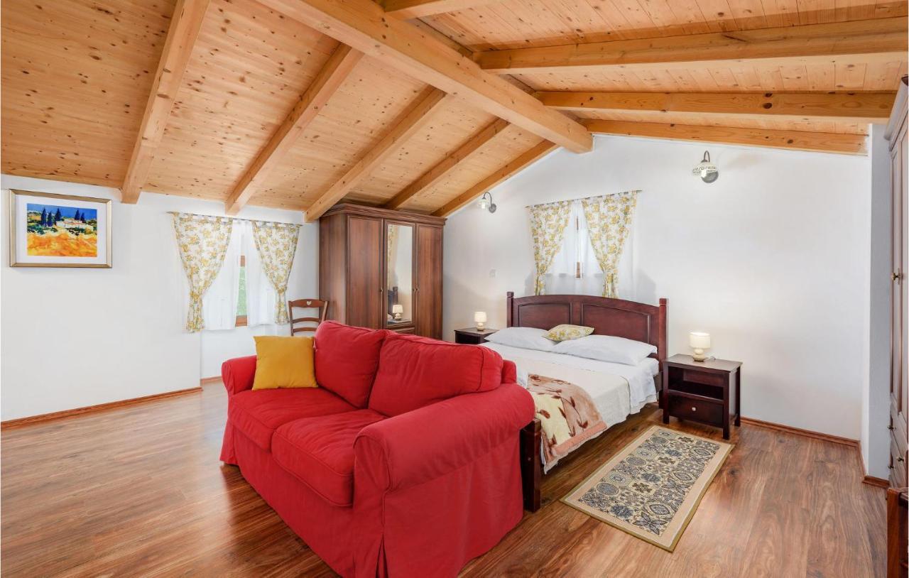 Cozy Home In Pamici With Kitchen Extérieur photo