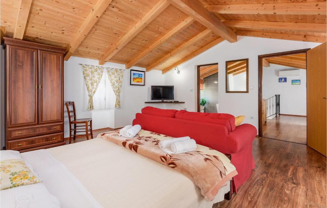 Cozy Home In Pamici With Kitchen Extérieur photo