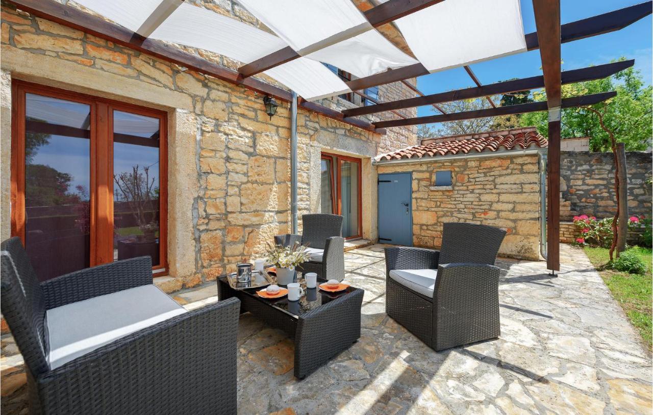 Cozy Home In Pamici With Kitchen Extérieur photo