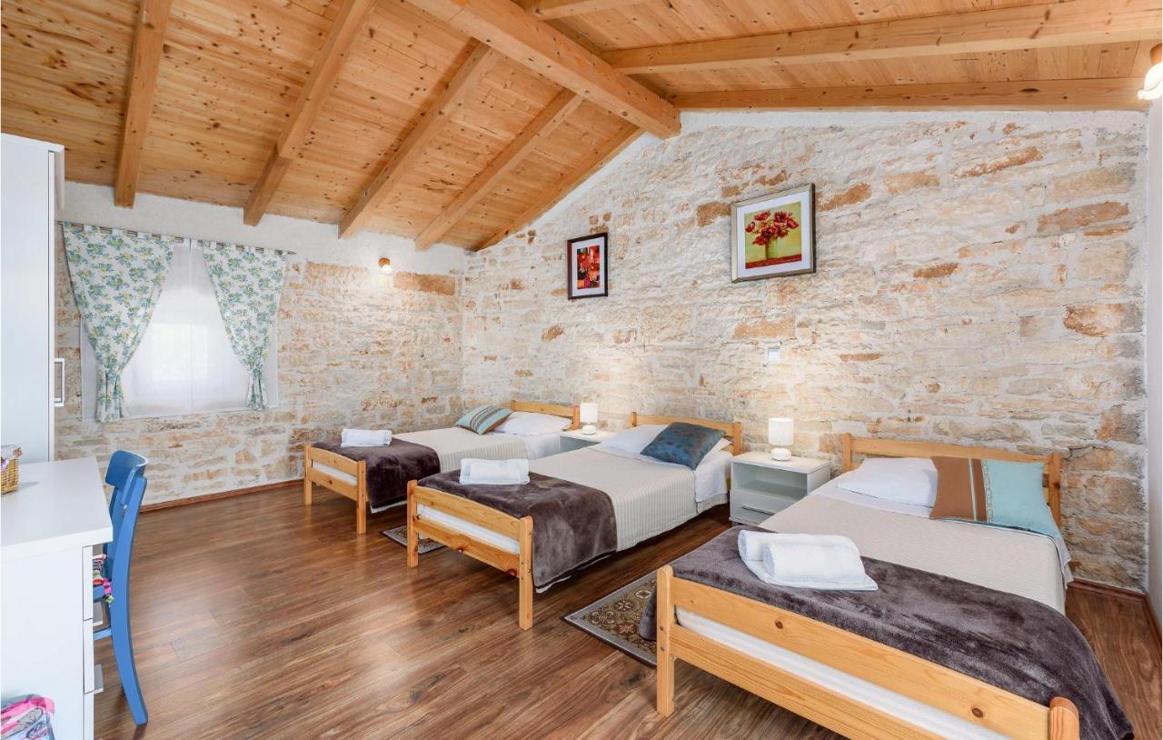 Cozy Home In Pamici With Kitchen Extérieur photo