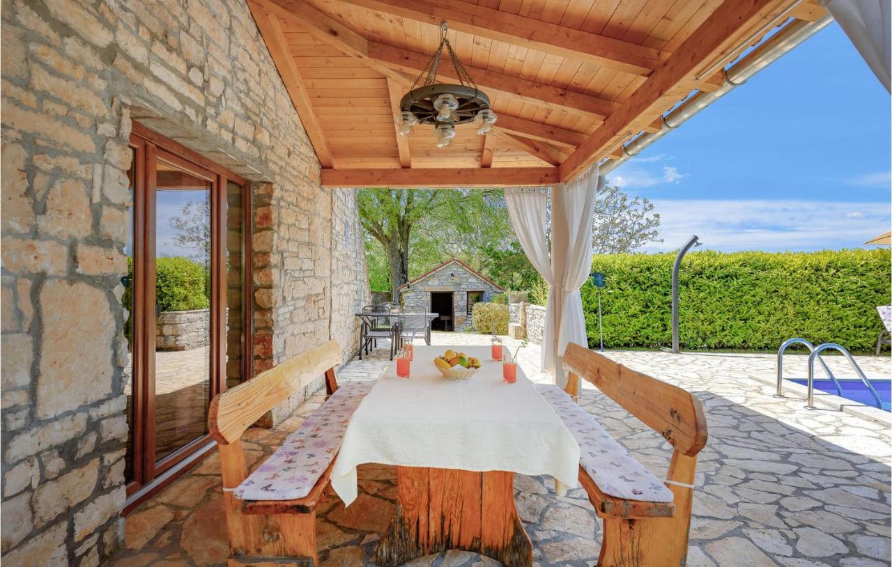 Cozy Home In Pamici With Kitchen Extérieur photo