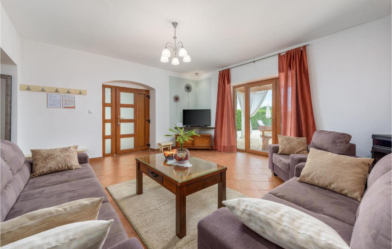 Cozy Home In Pamici With Kitchen Extérieur photo