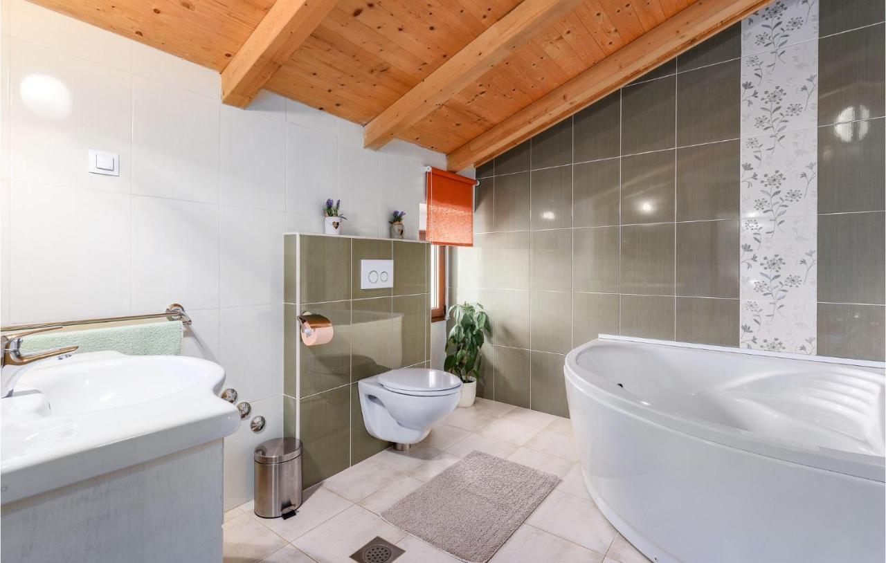 Cozy Home In Pamici With Kitchen Extérieur photo