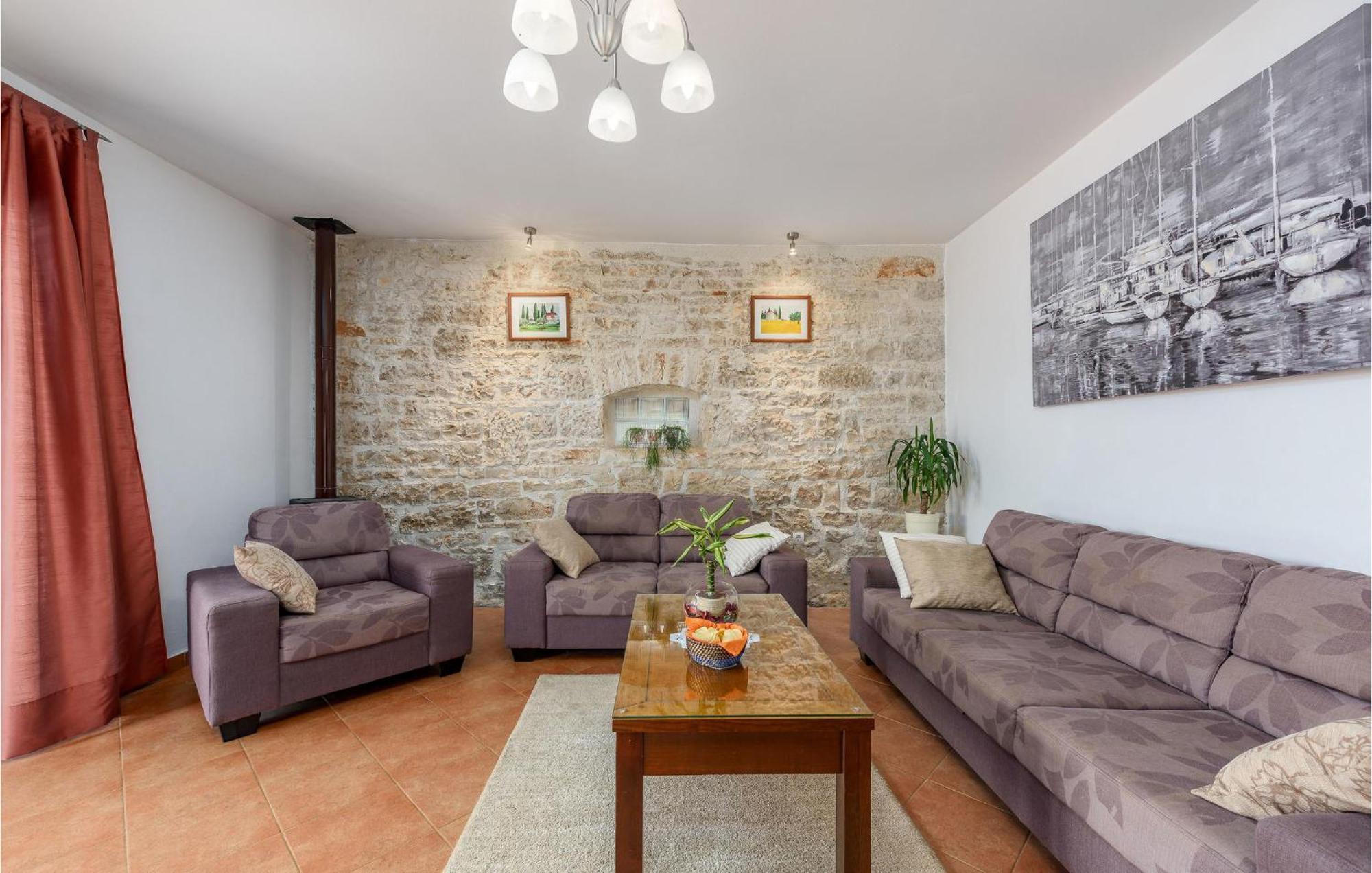 Cozy Home In Pamici With Kitchen Extérieur photo